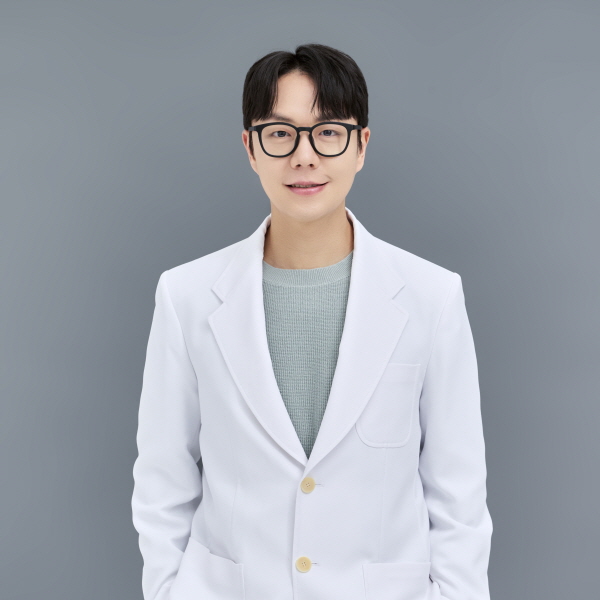 [기자가 만난 사람] 의사 이낙준, 웹툰과 드라마로 의료현실을 말하다 이미지