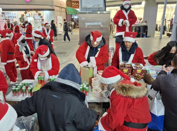 “밥상공동체로 사람을 다시 일으키다”…취업률 90% ‘내일을 여는 집’의 힘 이미지