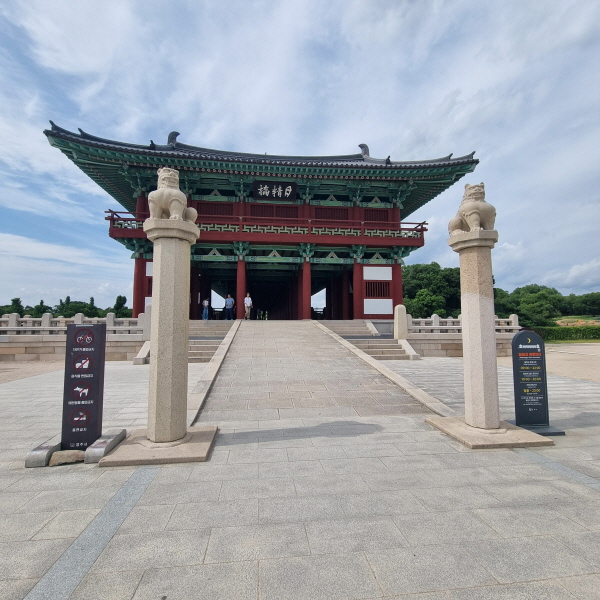 천년의 시간 건너온 다리, 경주 월정교 다리를 걷다 이미지
